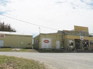 3162 River Rd, Decorah, IA 52101