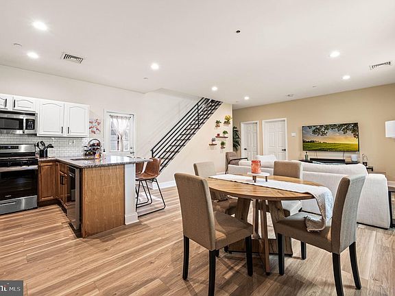 2nd image of 213 Roxborough Ave