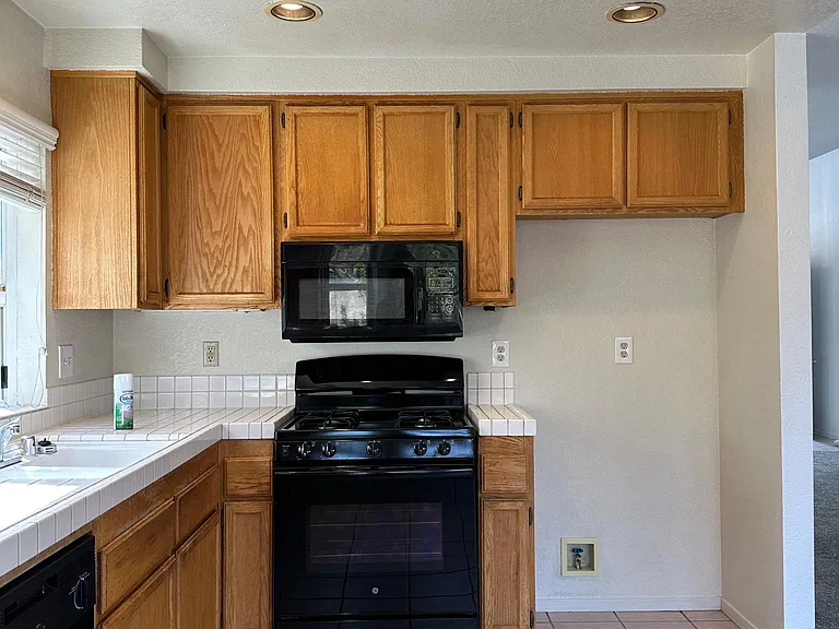 418 Kinsmill Ct — Photo 22