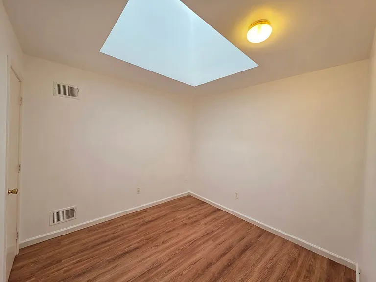 275 Skyline Dr — Photo 13