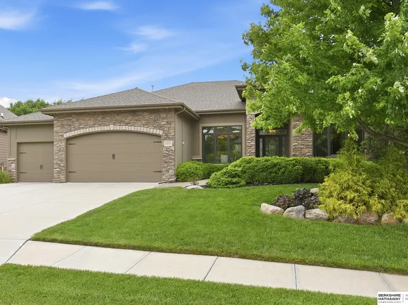 1215 S 200th St, Omaha, NE 68130