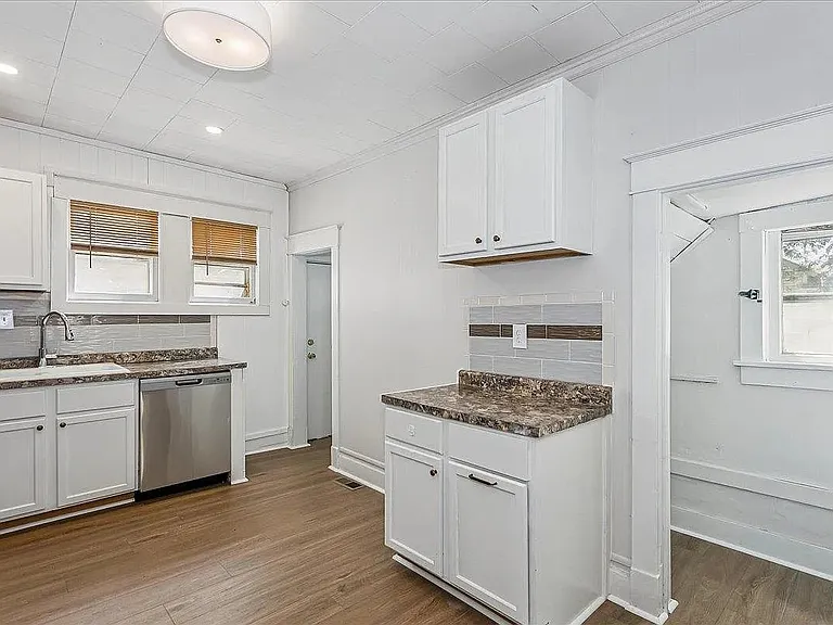 301 SW 3rd St #1 — Photo 10