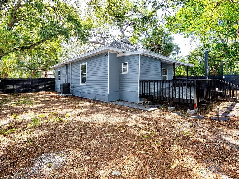 1763 Preston St S — Photo 41