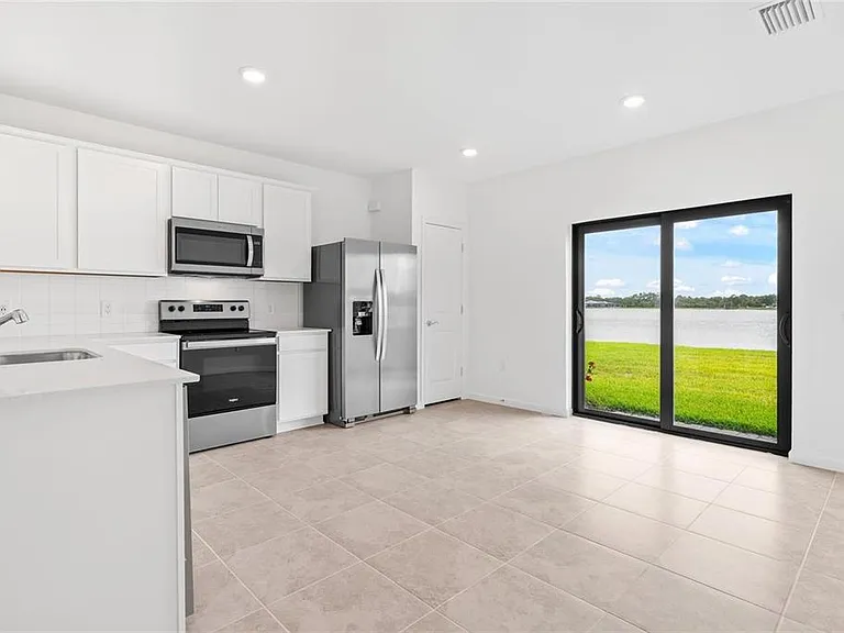 6560 Silverstar Dr — Photo 4