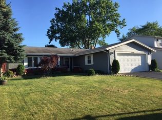 1805 W Thornwood Ln, Mount Prospect, IL 60056