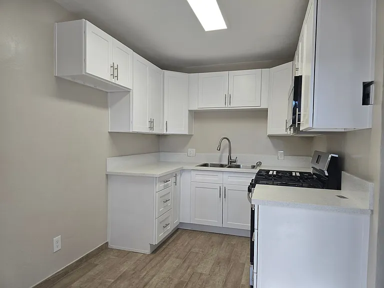 529 W Church Ave — Photo 5