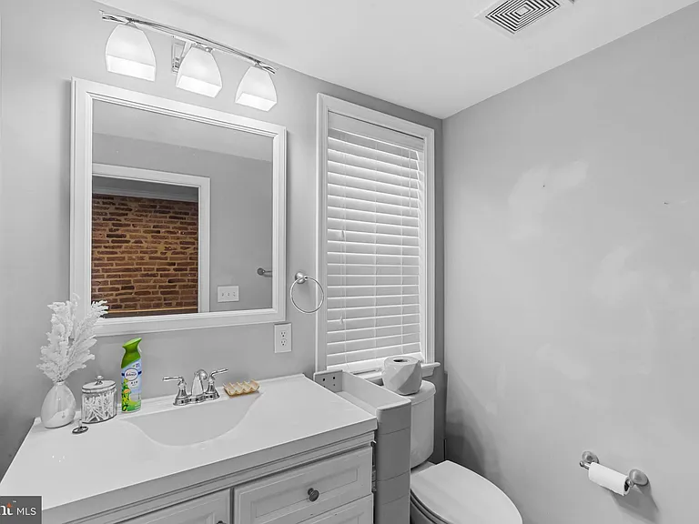 601 S Rose St — Photo 24
