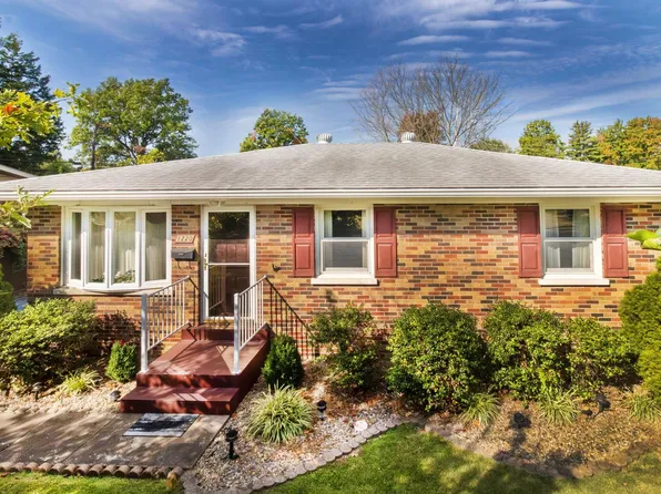 1220 N Saint James Blvd, Evansville, IN 47711