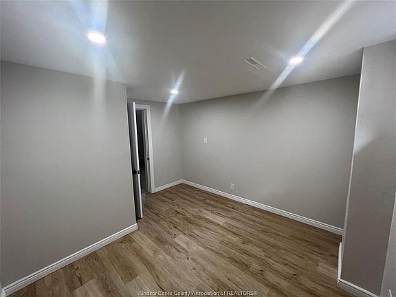 5th image of 2810 Forest Glade Dr