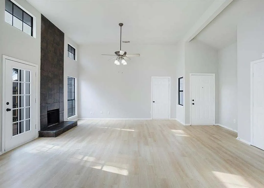 3 bed, 1321 sqft, $2,195 — Photo 2