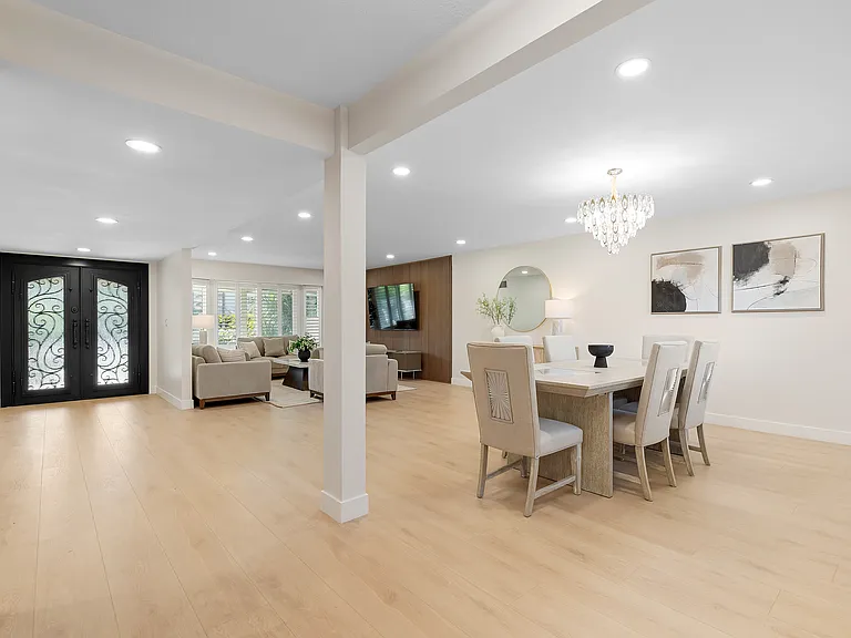 9851 Cloverdale Ave — Photo 30