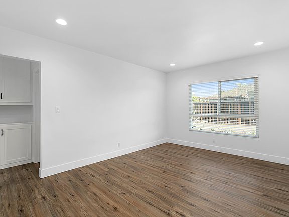 5th image of 217 E 21st St