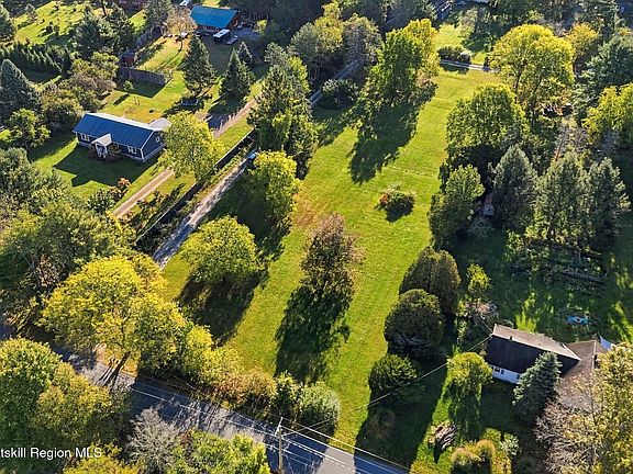 3rd image of 12 Lollypoppy Lane