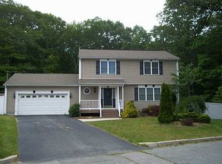 218 Mohawk Trl, Cranston, RI 02921