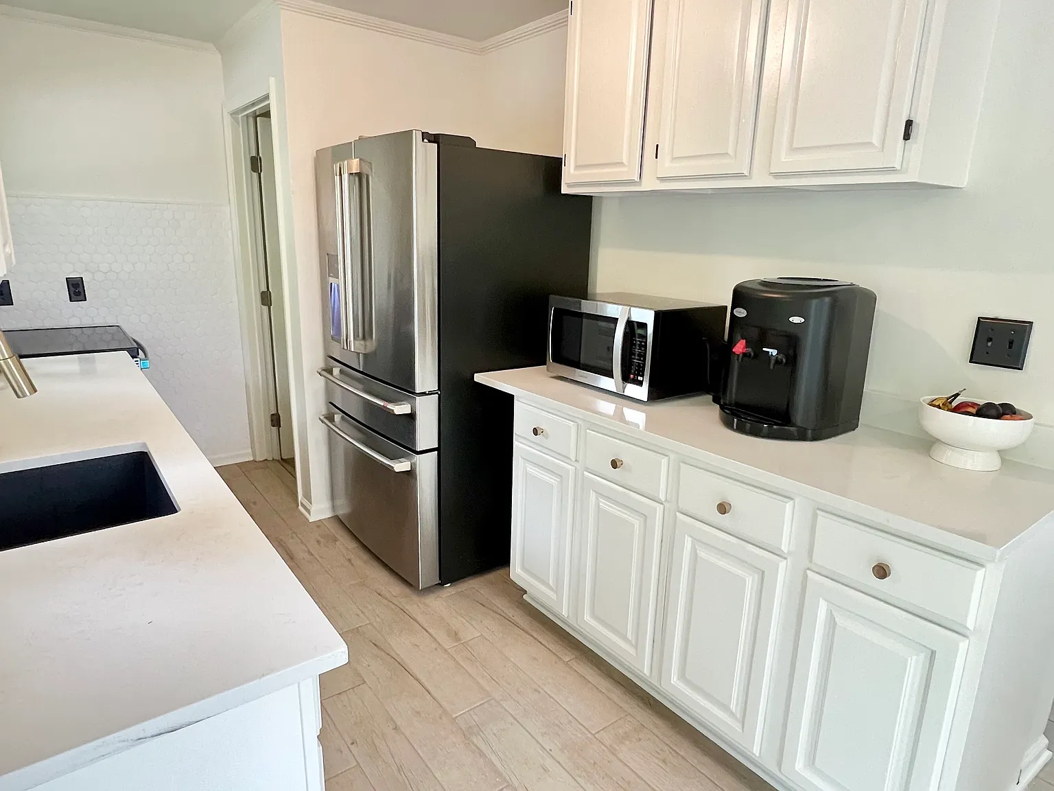 3 bed, 910 sqft, $4,000 — Photo 4