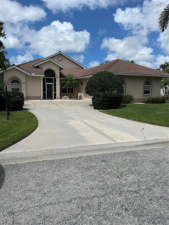 3 bed, 2.0 bath, 2052 sqft, $3,200 — Photo 1