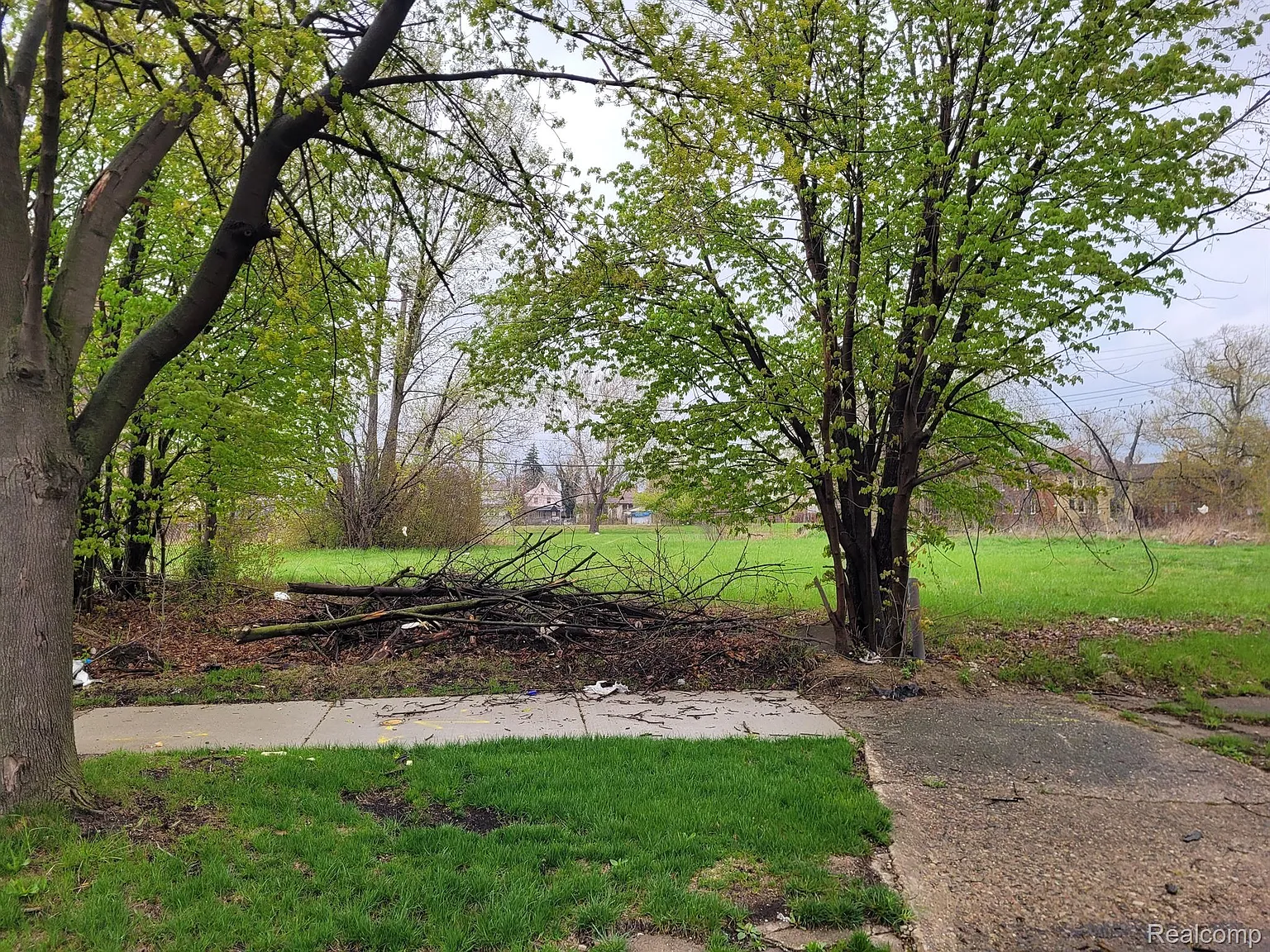 3346 Rochester St photo 1