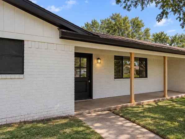 300 Collinsville St, Whitesboro, TX 76273
