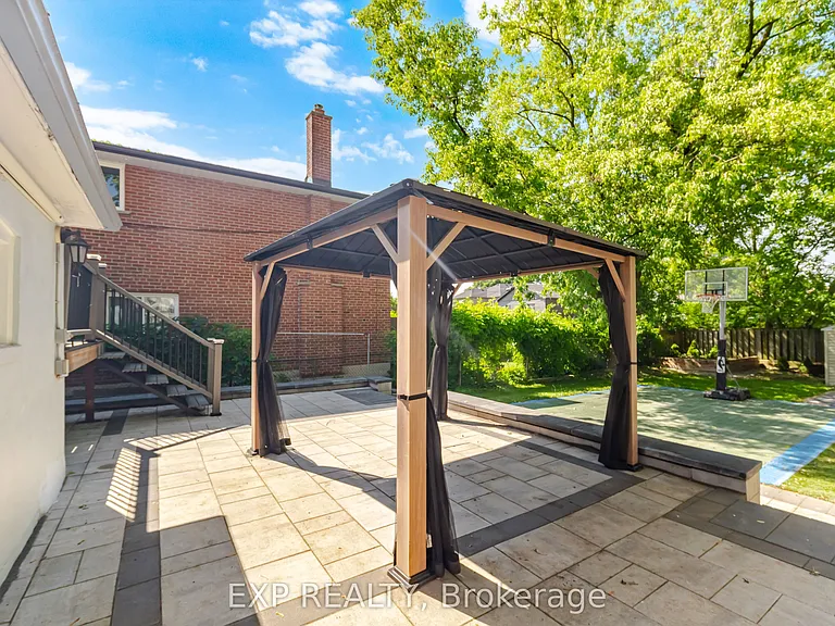 1052 Alexandra Ave — Photo 25