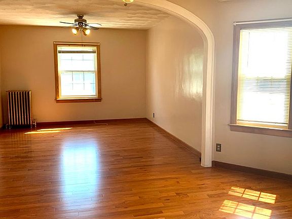 3rd image of 33 Sunnyside Ave #2
