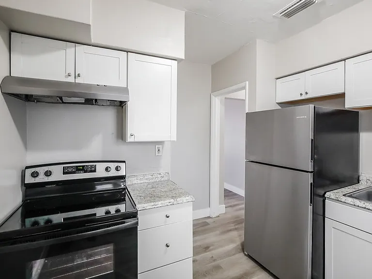 381 Carolina Ave — Photo 7