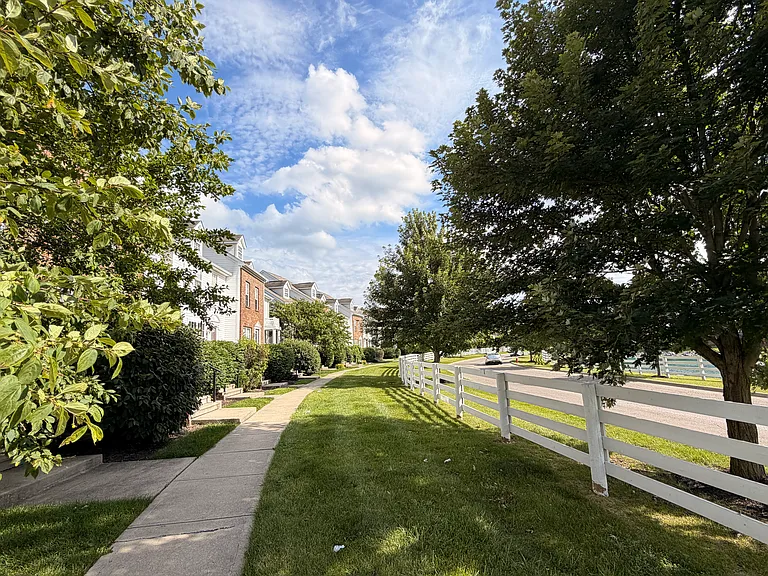 1020 Hartford Village Blvd — Photo 25