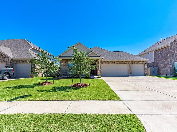 3rd image of 223 Harbor Bend Ln