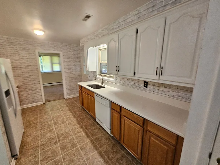 1812 Ashley Dr — Photo 8