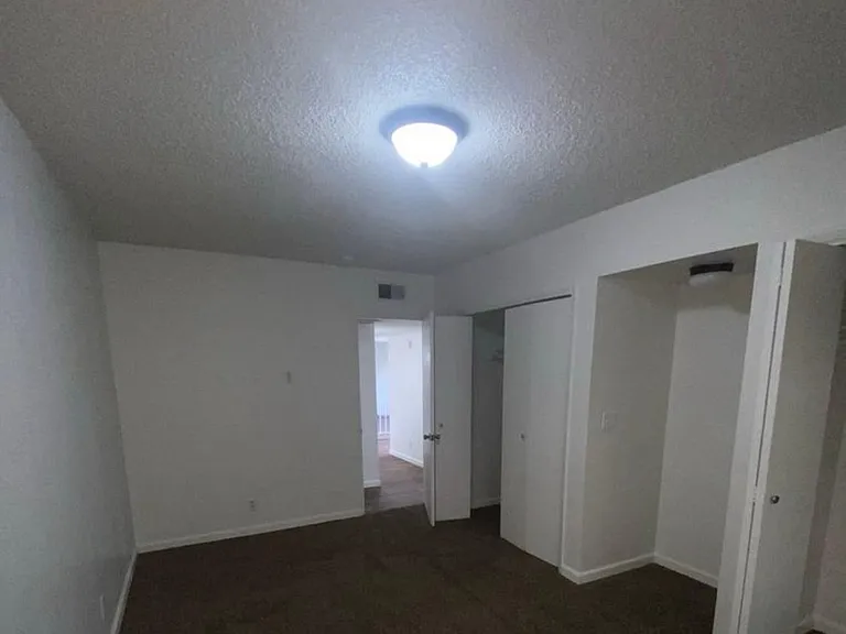 5712 Stockdale Hwy #1 — Photo 5