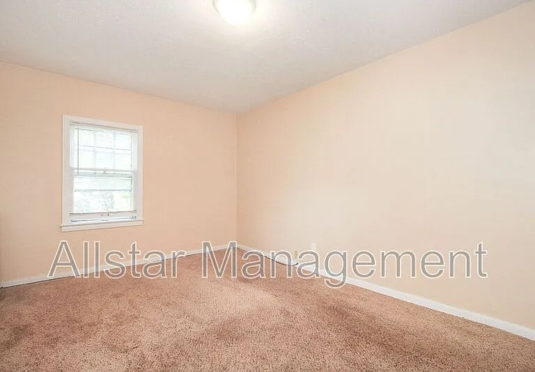 2100 Cottage Grove Dr — Photo 17