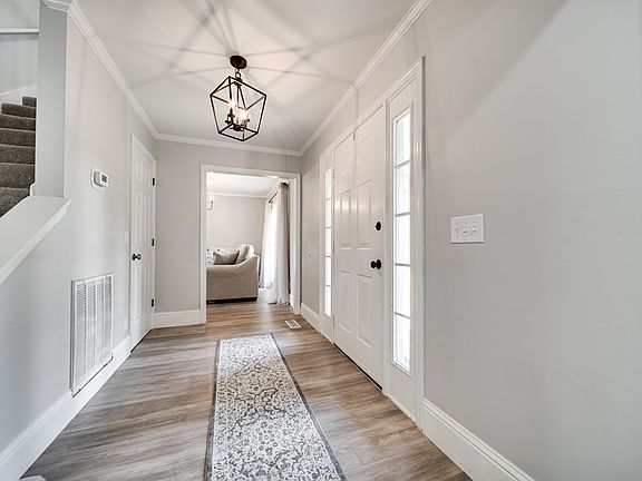 5th image of 1112 Belmont Dr