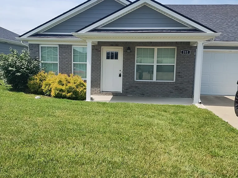 222 Longwood Ln — Photo 1