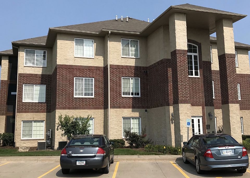 1st image of 420 Bradley Pl Unit 10