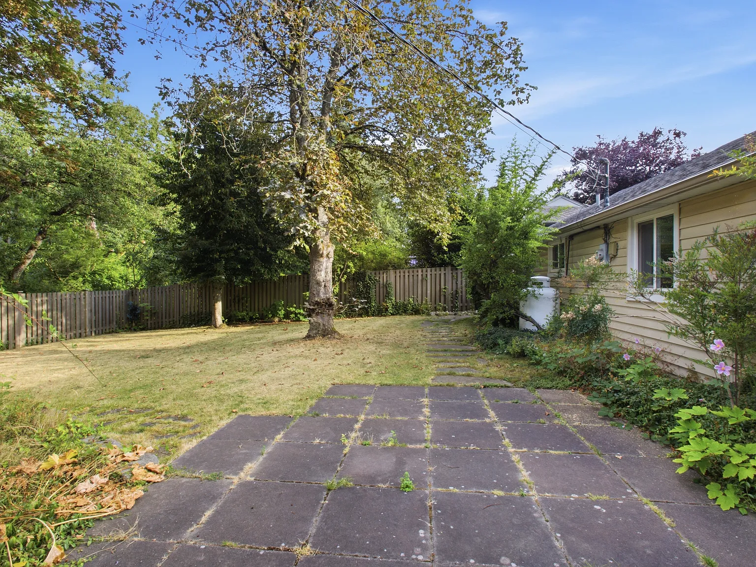 5 bed, 1860 sqft, $3,780 — Photo 3