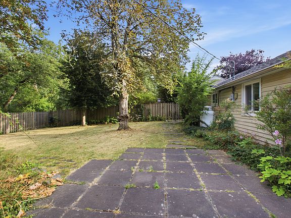 3rd image of 8256 43rd Ave NE