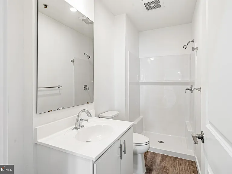 915 N Broad St #17-604 — Photo 14