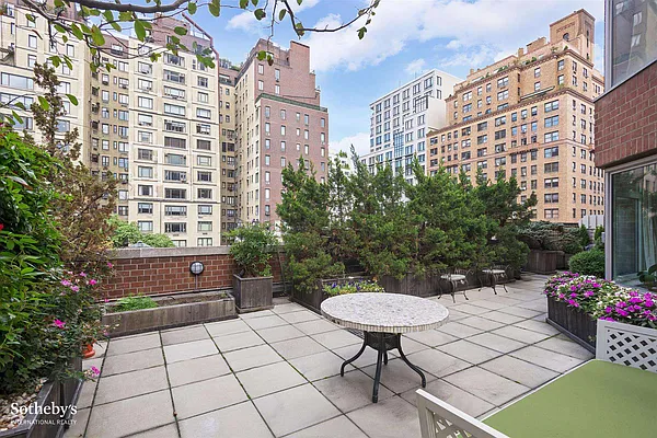 Sold by Sotheby's International Realty | media 18