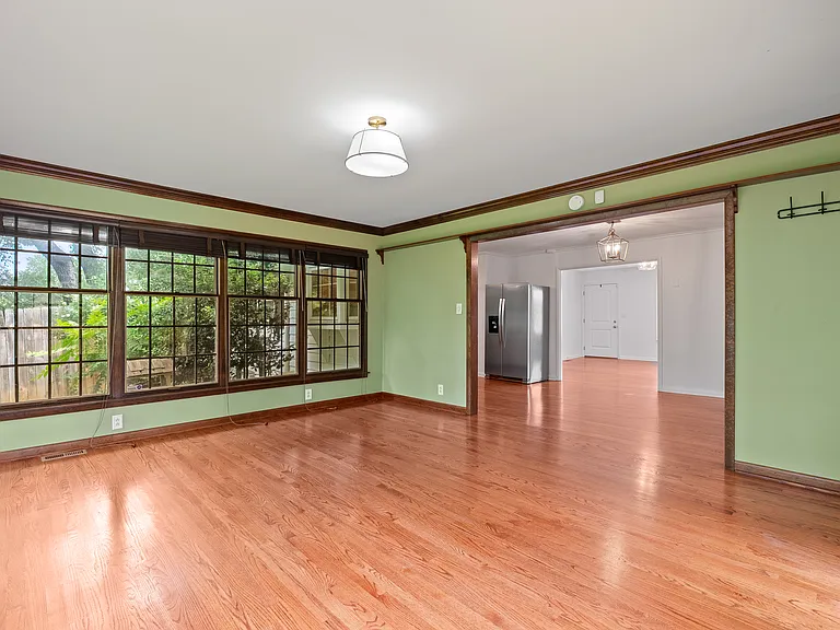 8045 Sabre Dr — Photo 17