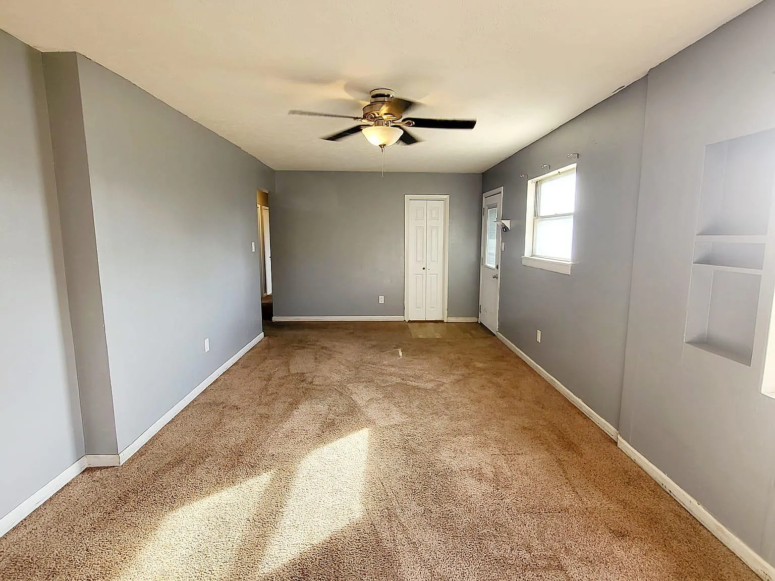 3702 Caroline St — Photo 4