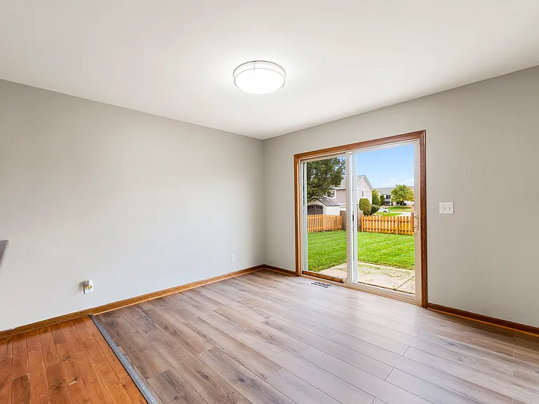 1477 Stonefield Dr — Photo 10