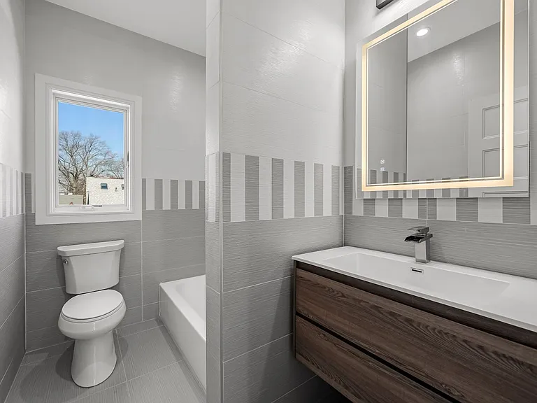 39 Washington Ave — Photo 37