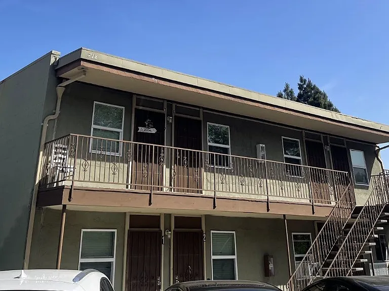 718 B St — Photo 1