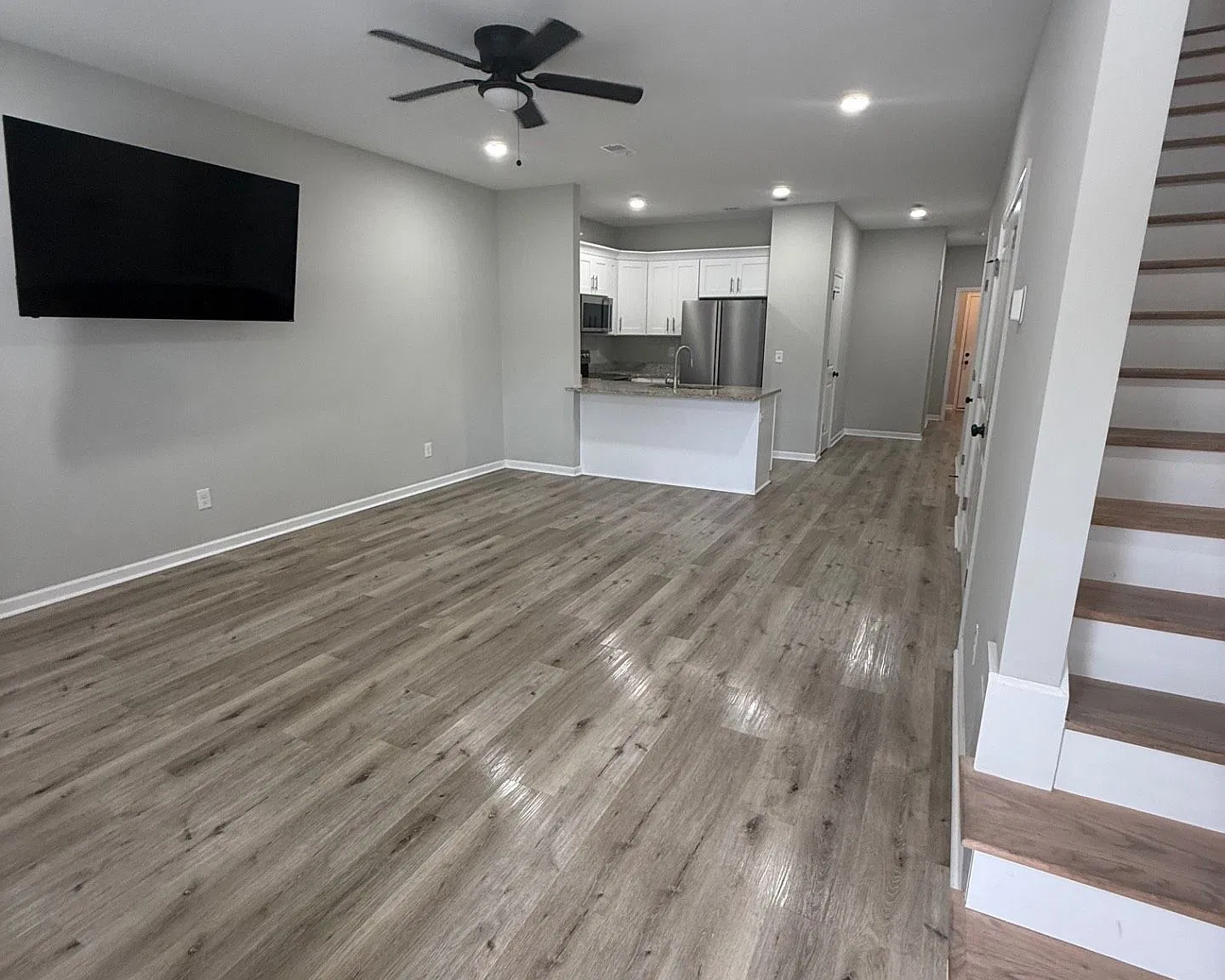 9 Bedroom/9 Bathroom Triplex Close To Campus. 2024 Construction. Pre-Leasing for 2027-28 School Year — Photo 3