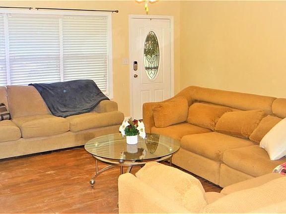 4th image of 3307 Redwood Dr