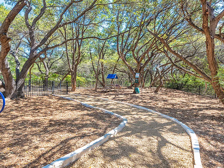 MAA Park Mesa — Photo 5