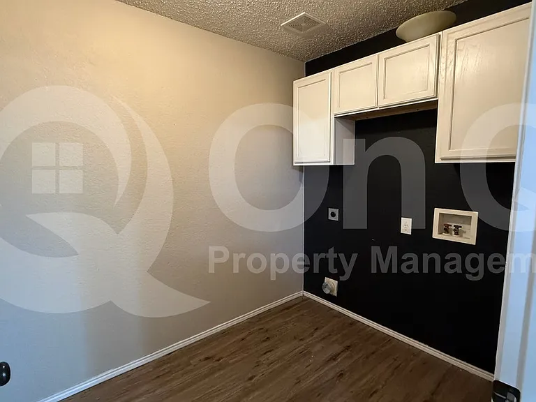 4937 Parkview Hills Ln — Photo 3