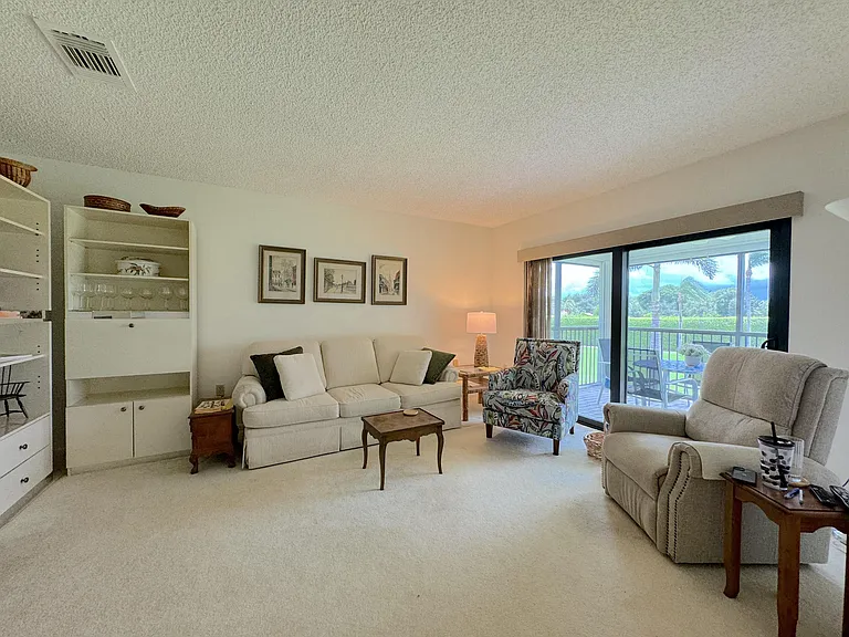 9 Stratford Dr E #B — Photo 8