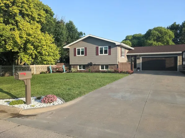 626 W 5th St, Russell, KS 67665