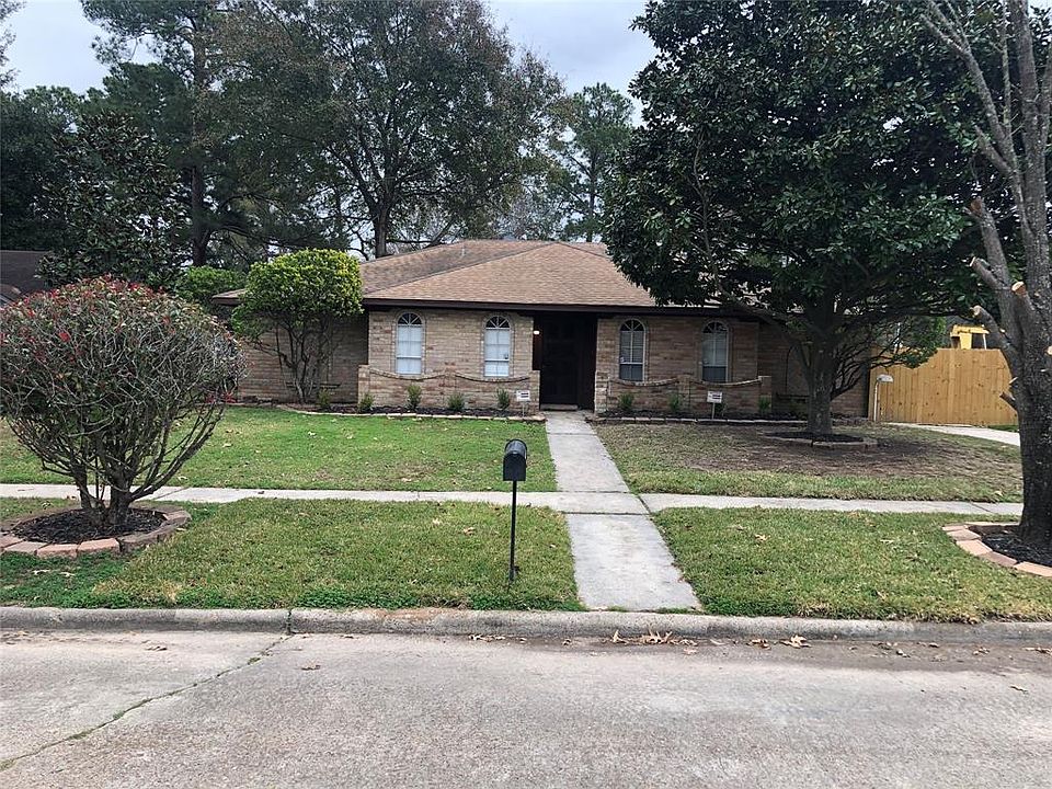 1st image of 19930 Foxchester Ln