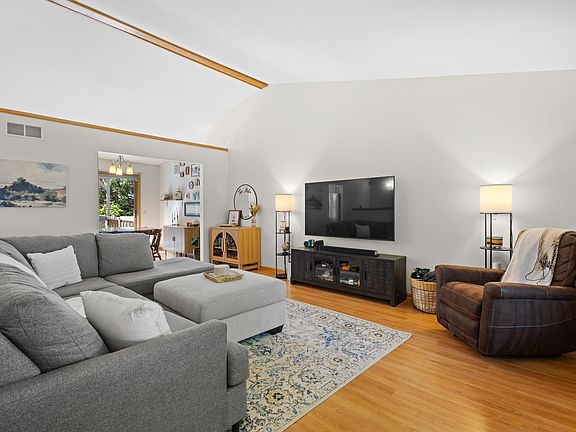 3rd image of 3818 Cosgrove Dr